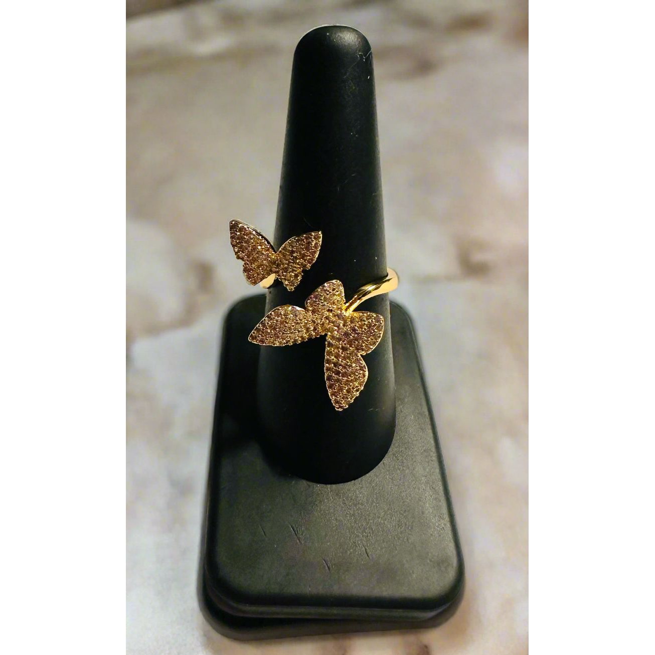 Stretchy and Adjustable Rings