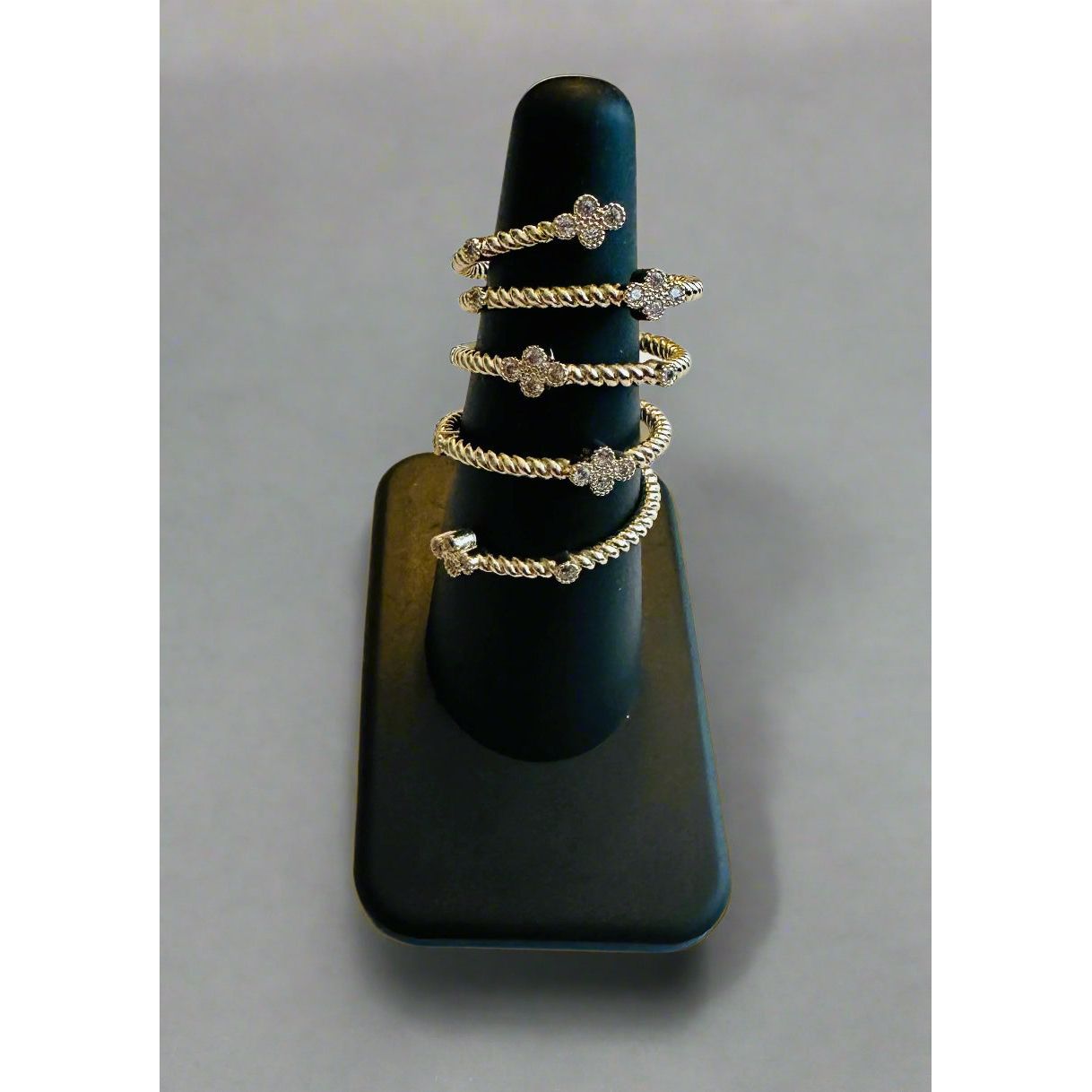 Stretchy and Adjustable Rings