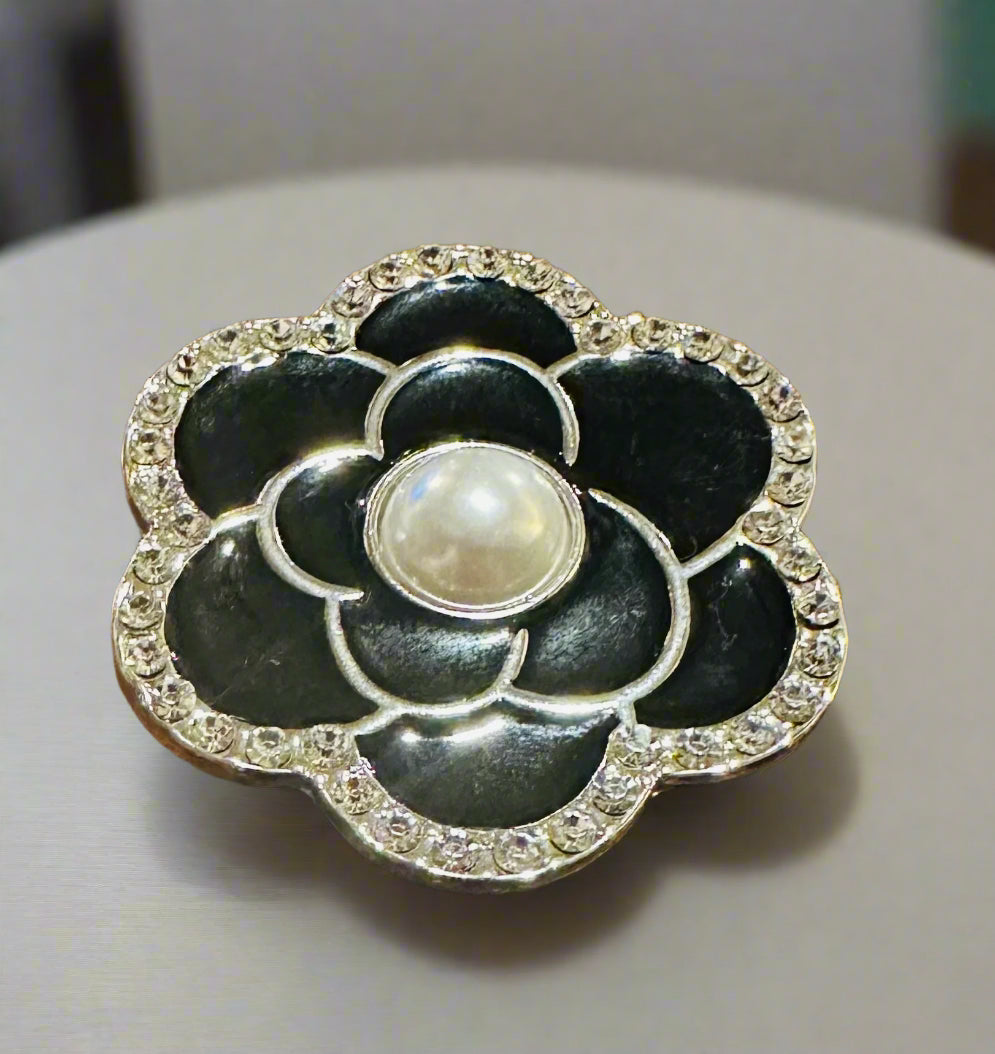 Black Pedal Pearl Brooch